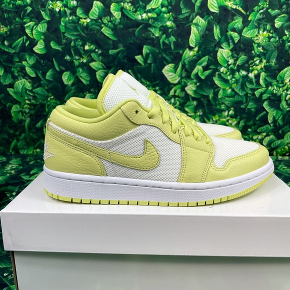 Nike Air Jordan 1 Low SE Limelight Women’s Sz 7.5 - Picture 2 of 8